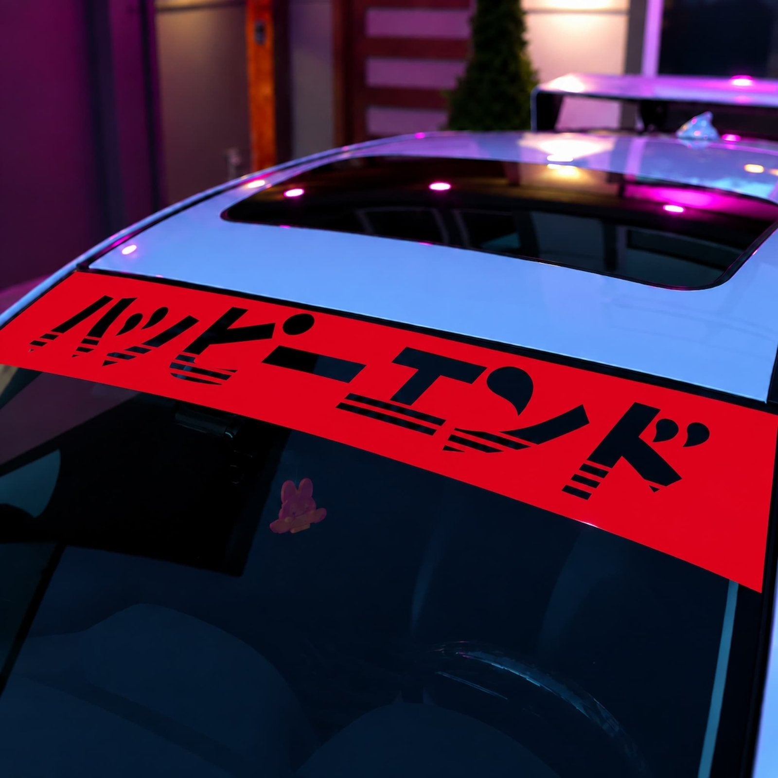 windshield-banner-happy-in-